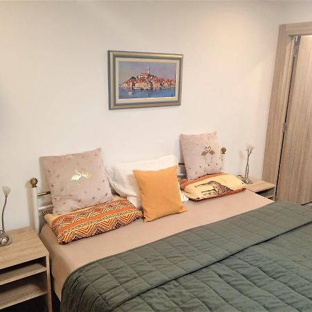 Apartman Speranza Ровин Екстериор снимка