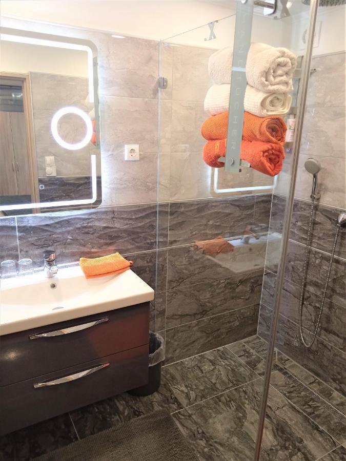 Apartman Speranza Ровин Екстериор снимка