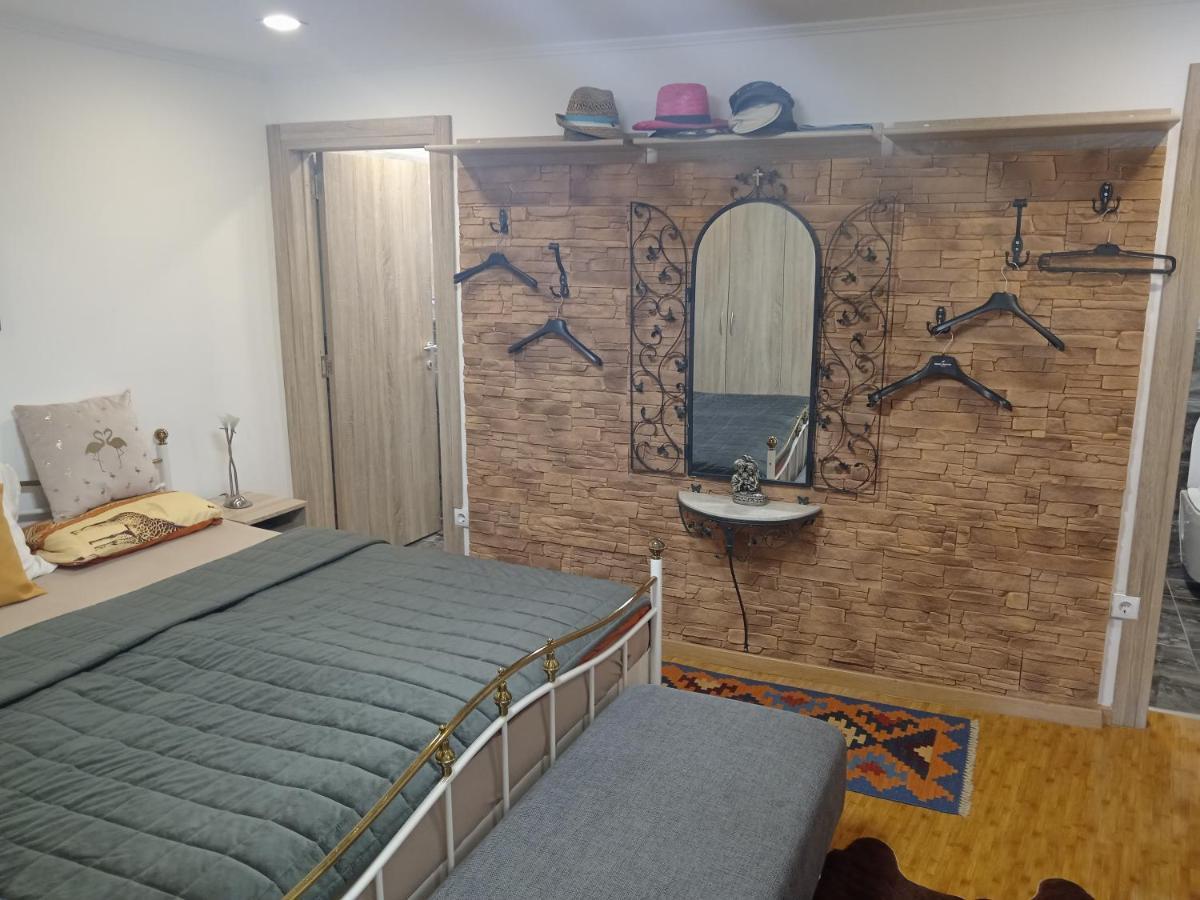 Apartman Speranza Ровин Екстериор снимка