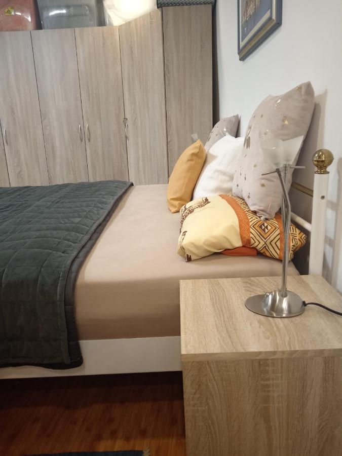 Apartman Speranza Ровин Екстериор снимка