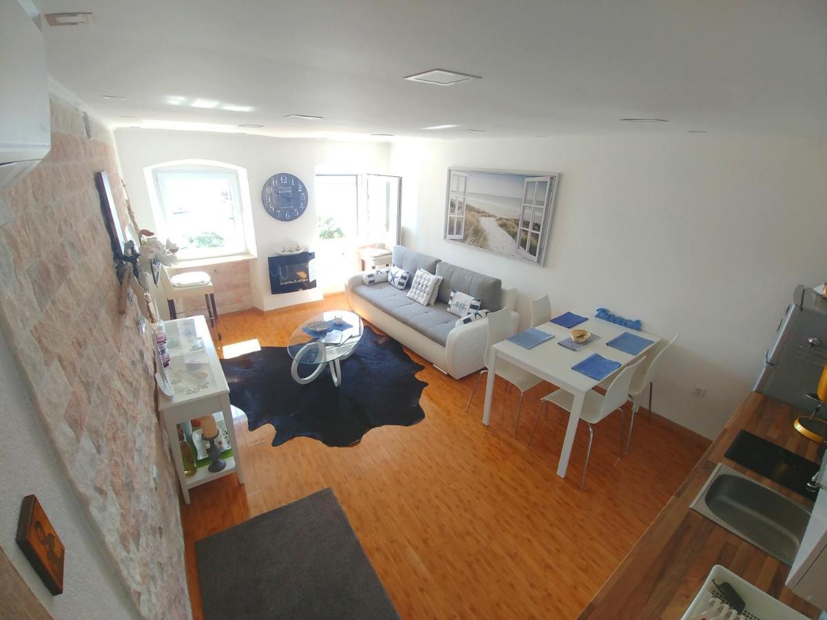 Apartman Speranza Ровин Екстериор снимка