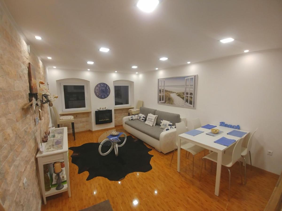 Apartman Speranza Ровин Екстериор снимка