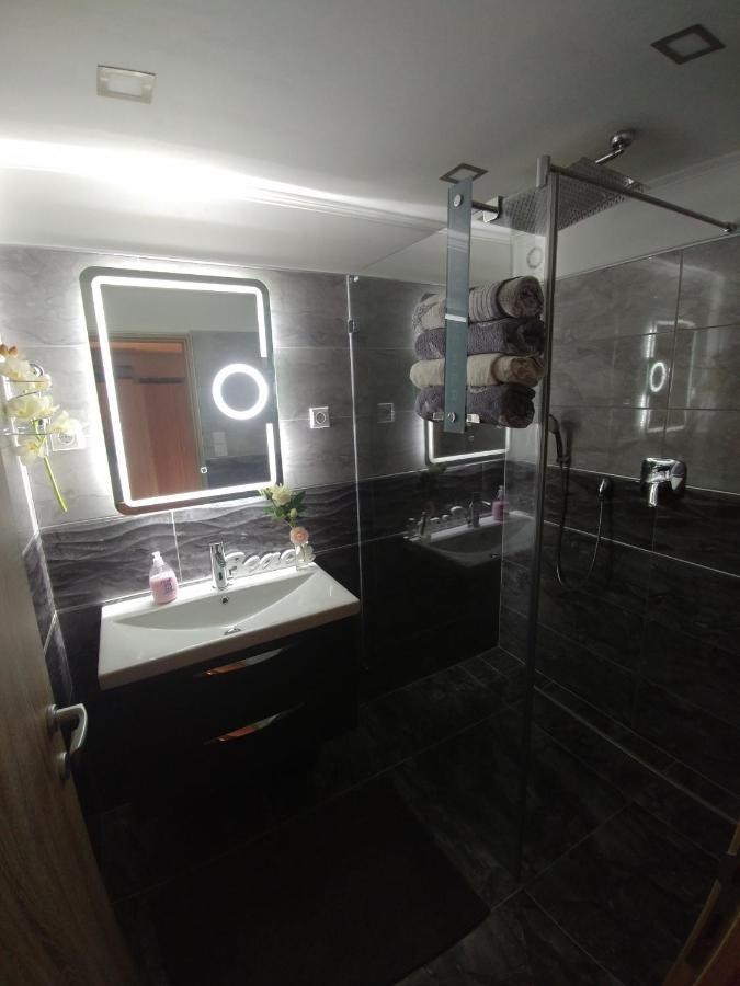 Apartman Speranza Ровин Екстериор снимка