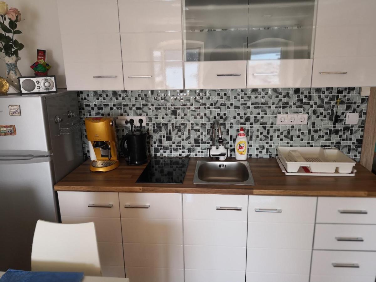 Apartman Speranza Ровин Екстериор снимка