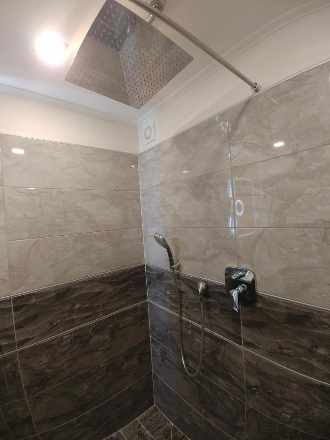 Apartman Speranza Ровин Екстериор снимка