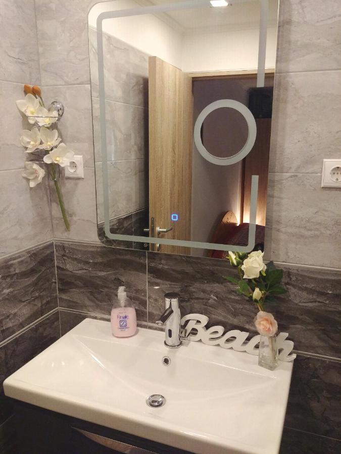 Apartman Speranza Ровин Екстериор снимка